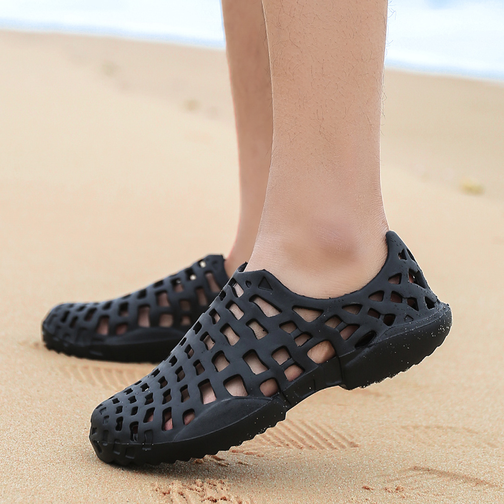 Men Summer Color Hollow Skid Beach Shoes- Black 43